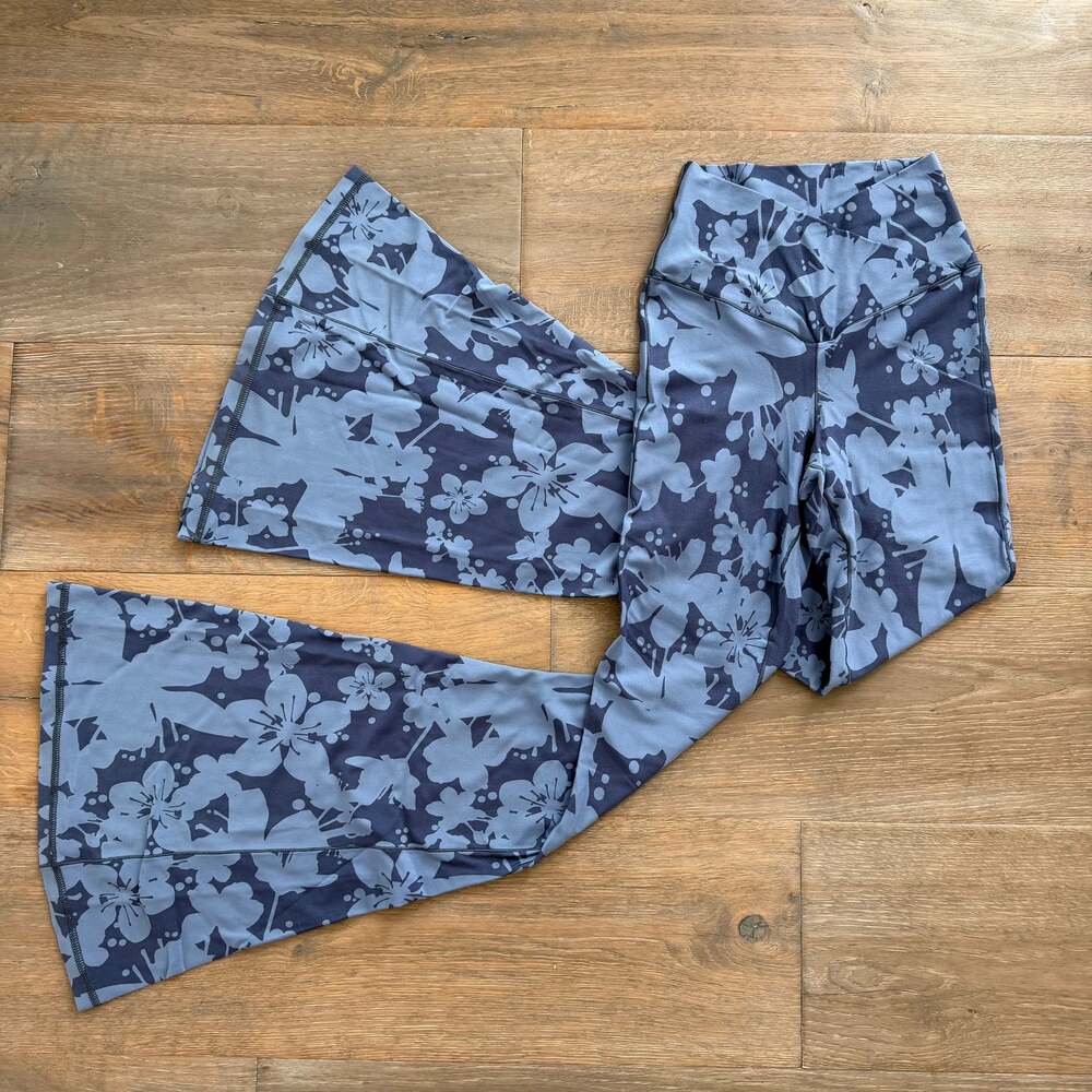Offline by Aerie Crossover Super Flare Legging Blue Floral